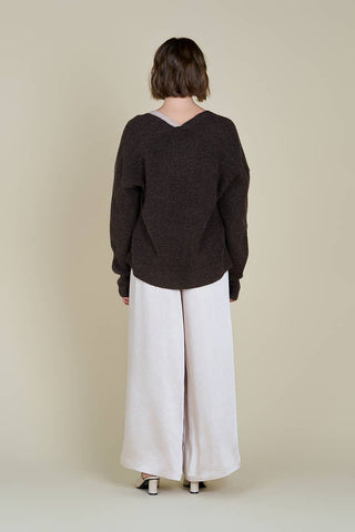 CONTRAST VNECKLINE SWEATER