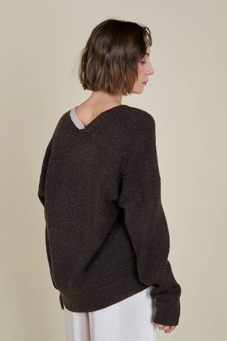 CONTRAST VNECKLINE SWEATER